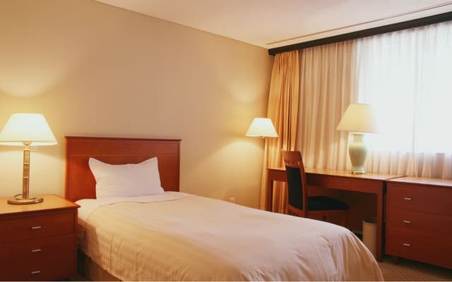 SUITE THREE BEDROOMS
