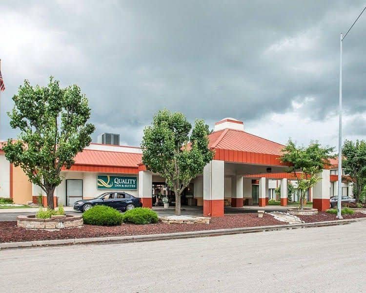 Quality Inn and Suites Kansas City I435N Near Sports Complex Quality Inn and Suites Kansas City I435N Near Sports Complex