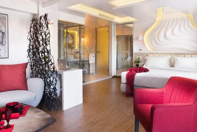 SUITE WITH VIEWS