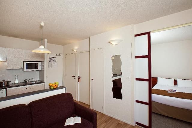 APARTMENT CAPACITY 3