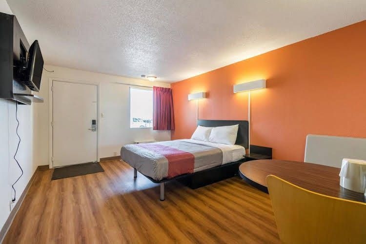 Motel 6 Indianapolis IN S Harding St0