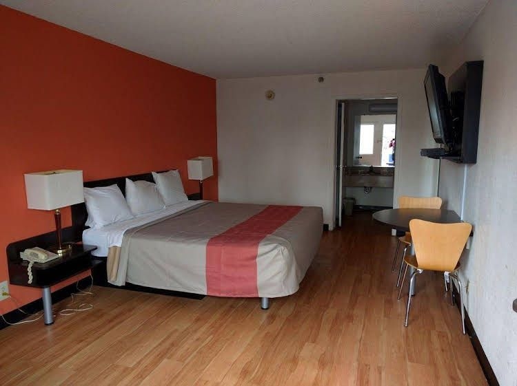 Motel 6 PhiladelphiaPABrooklawn NJ0
