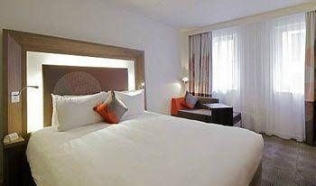 โนโวเทล ลอนดอน ฮีทโธรว์ แอร์พอร์ต T1 T2 & T3 (Novotel London Heathrow Airport T1 T2 T3)1
