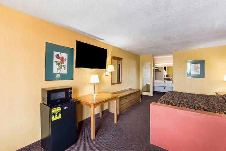 Rodeway Inn and Suites Rodeway Inn and Suites