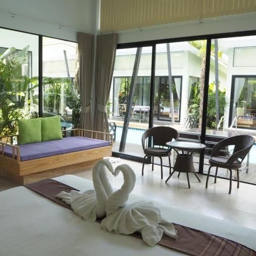 Deluxe Room With Pool Access