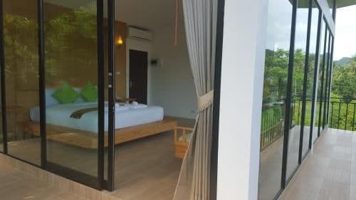 Deluxe Sea View Hill Side