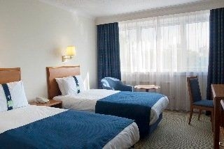 Holiday Inn Gatwick Airport2