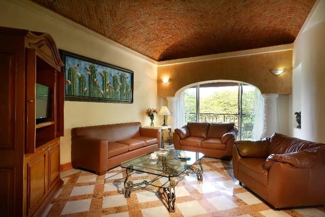 FAMILY ROOM CAPACITY 4