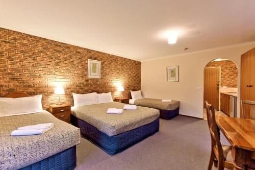Family Room (2 Adults + 3 Children)