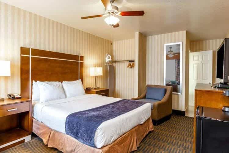 Harbor House Inn