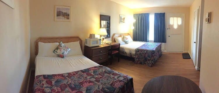 Chatham Motel0