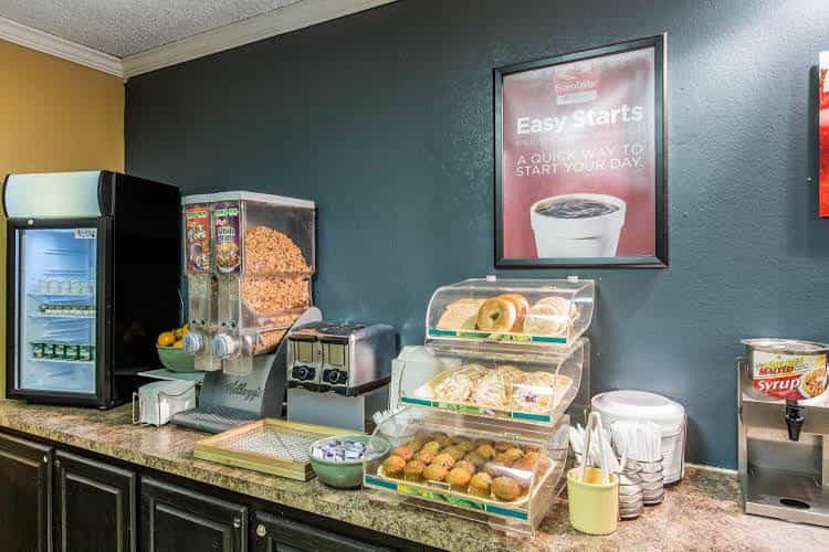 Econo Lodge Inn and Suites