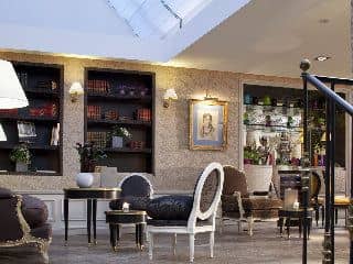 โรงแรมเดอ บูชิ โรงแรมเดอ บูชิ