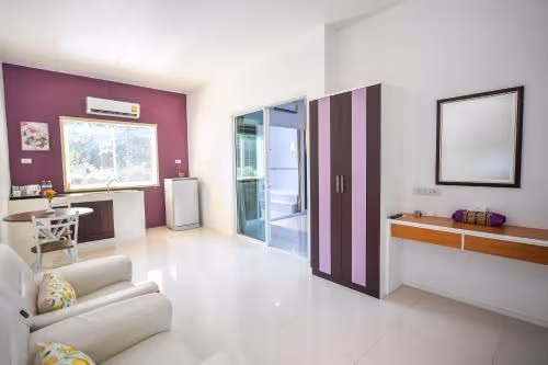 Apartment with Pool View