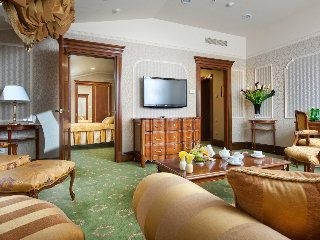 Bristol Hotel0