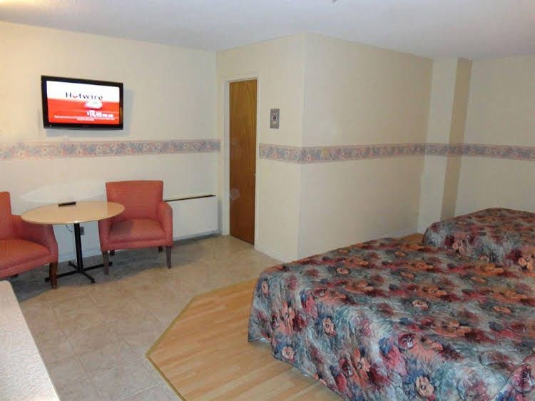 Scottish Inn and Suites Falls Way0