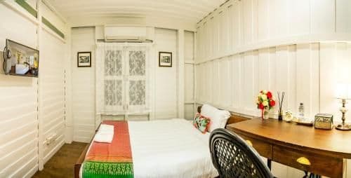 Single Room with Shared Bathroom