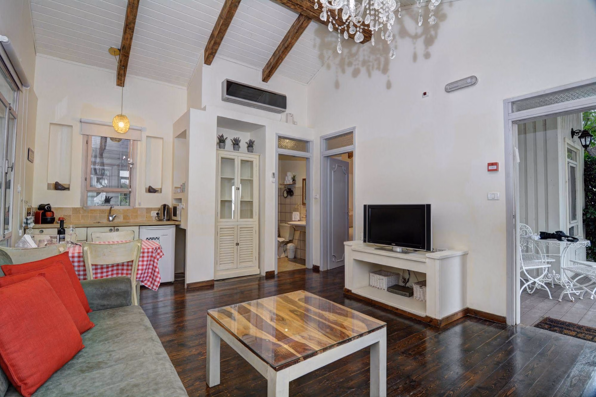 The White Cabins Home3