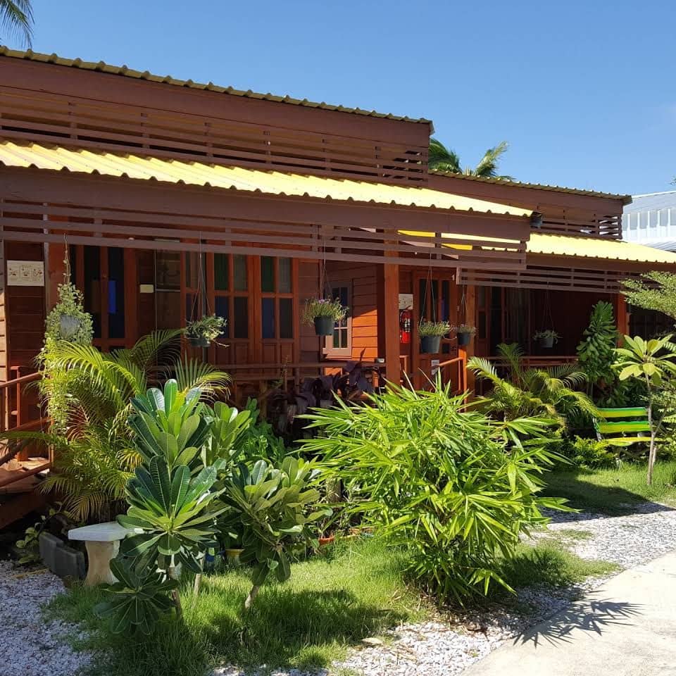 happyguesthouse bungalow happyguesthouse bungalow