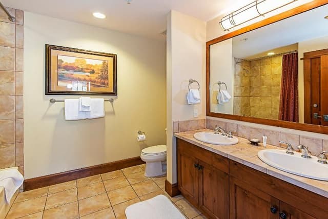 LODGE TWO BEDROOMS TWO BATHROOMS