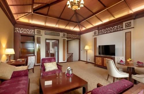 Duplex Villa King Bed - Private Pool - VinWonders Park Access