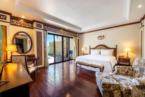 Grand Duplex Villa King Bed - Private Pool - VinWonders Park Access