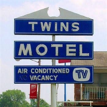 Twins Motel Strasburg0