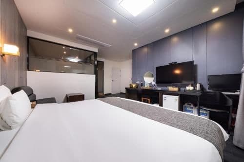 Deluxe Double Room (2 Adults)