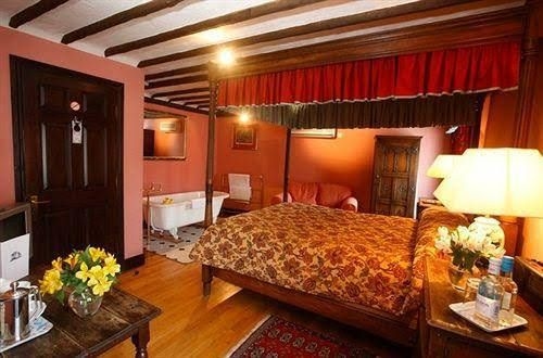 The Stables at The Starr Inn0