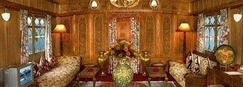 Welcom Heritage Gurkha Houseboats0