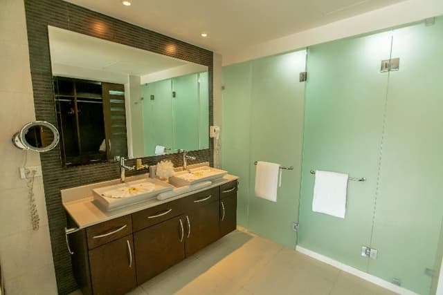 SUITE ONE BEDROOM
