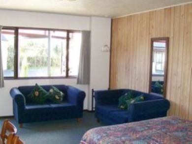 Gothic Heights Motel3