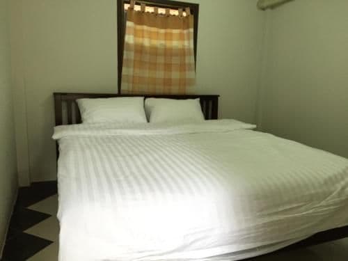 Budget Double Room with bathroom outside bedding unit