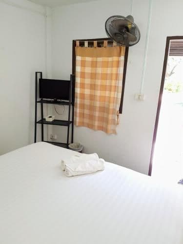 Budget Double Room with bathroom outside bedding unit