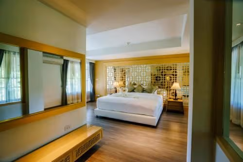 Studio with Spa Bath
