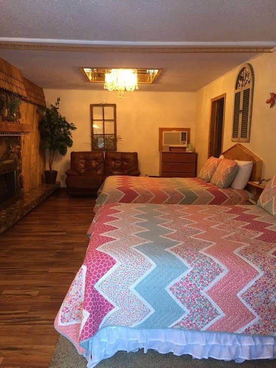 Cedar Wood Inn0