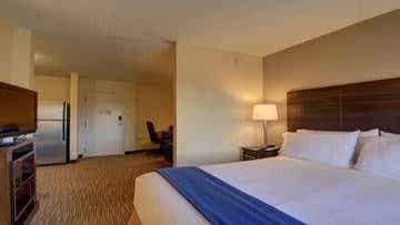 Holiday Inn Express and Suites Alpharetta Windward Parkway