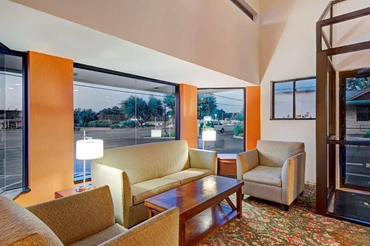 เดย์ อินน์ บาย วินด์แฮม วูดเบอรี ลองไอส์แลนด์ (Days Inn by Wyndham Woodbury Long Island)0