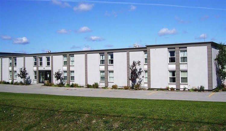 Ramada Timmins0