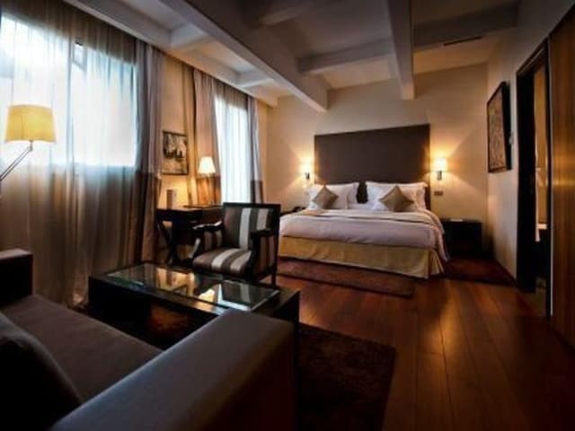 JUNIOR SUITE KING SIZE BED