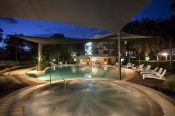 Ramada Resort Flynns Beach0