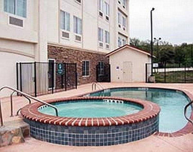 Comfort Inn and Suites0