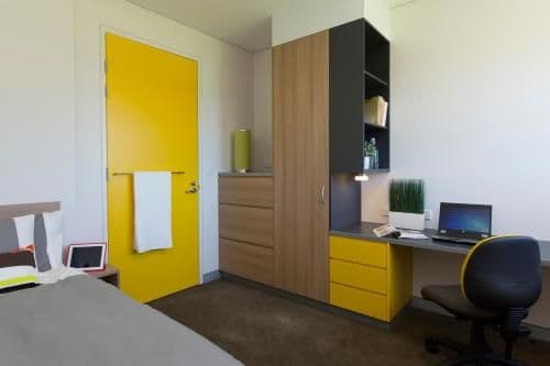 Double Room in Shared Apartment with Shared Bathroom