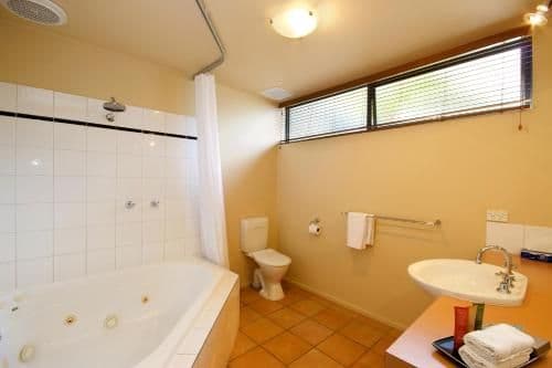 Deluxe Queen Studio with Spa Bath