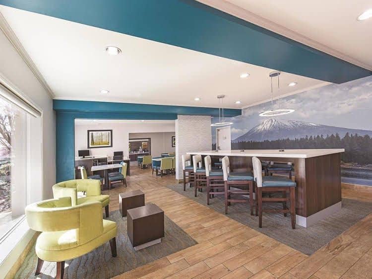 La Quinta Inn and Suites Central Point - Medford La Quinta Inn and Suites Central Point - Medford