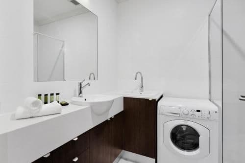 Deluxe One-Bedroom Apartment