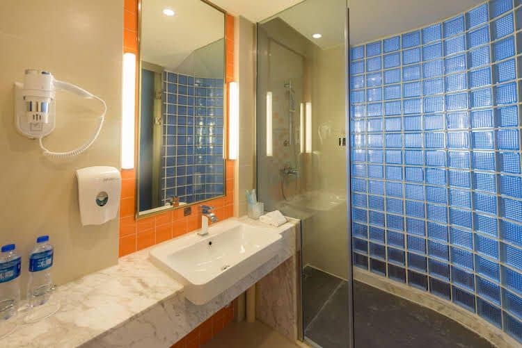 Holiday Inn Express Guangzhou Baiyun Airport Holiday Inn Express Guangzhou Baiyun Airport