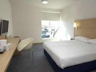 Travelodge Swansea Central0