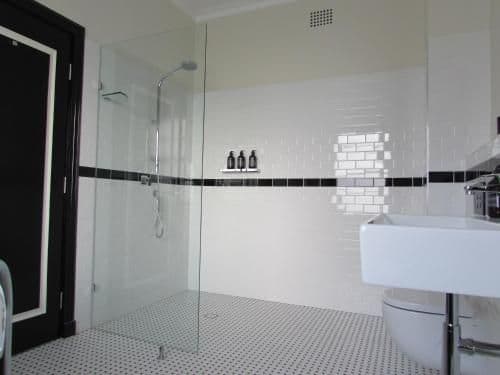 Deluxe Queen Room with Balcony (no pets)