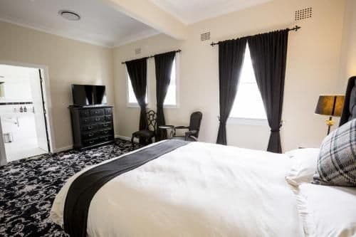 Premier Queen Room - Rear Side (no pets)